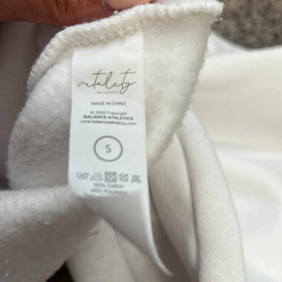 Balance athletica white cropped hoodie - Picture 3 of 3